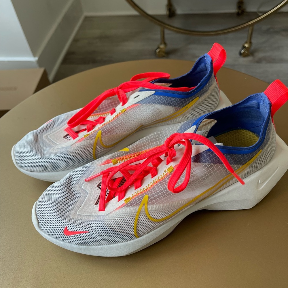 Nike Women’s Vista Lite Running Shoes White Crimson Sulfur